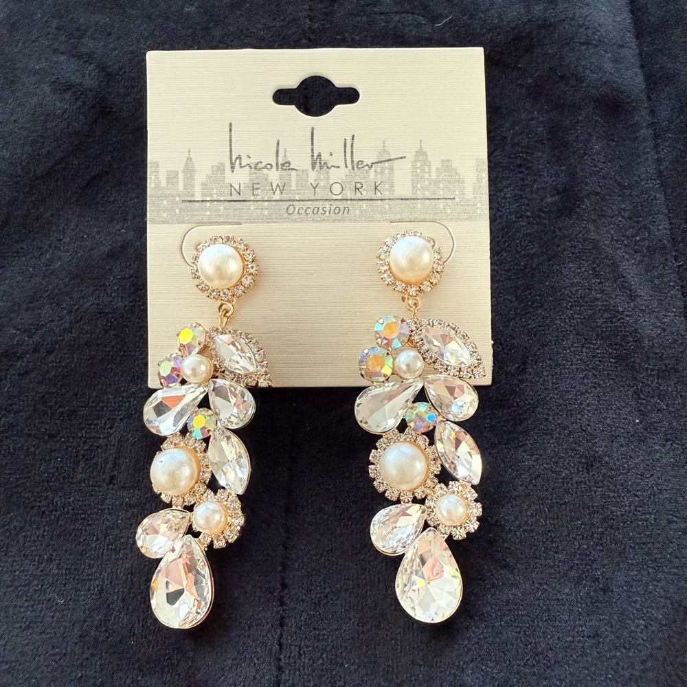 NEW! Nicole Miller Moon Light White Opal Pearl Bouquet earrings